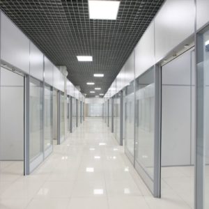 Торговая алюминиевая перегородка в торговый центр